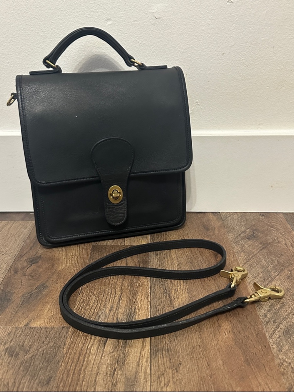 Vintage COACH Station Bag 5130 Black Leather Turnlock Crossbody Top Handle USA
